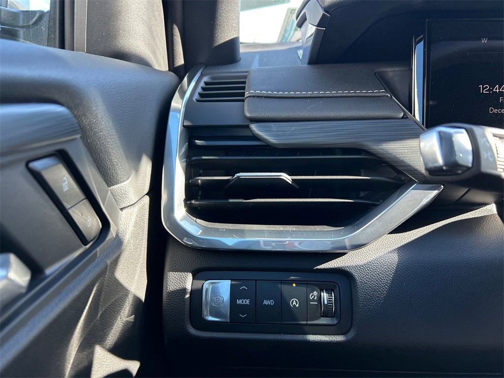 2026 GMC ACADIA - Image 18