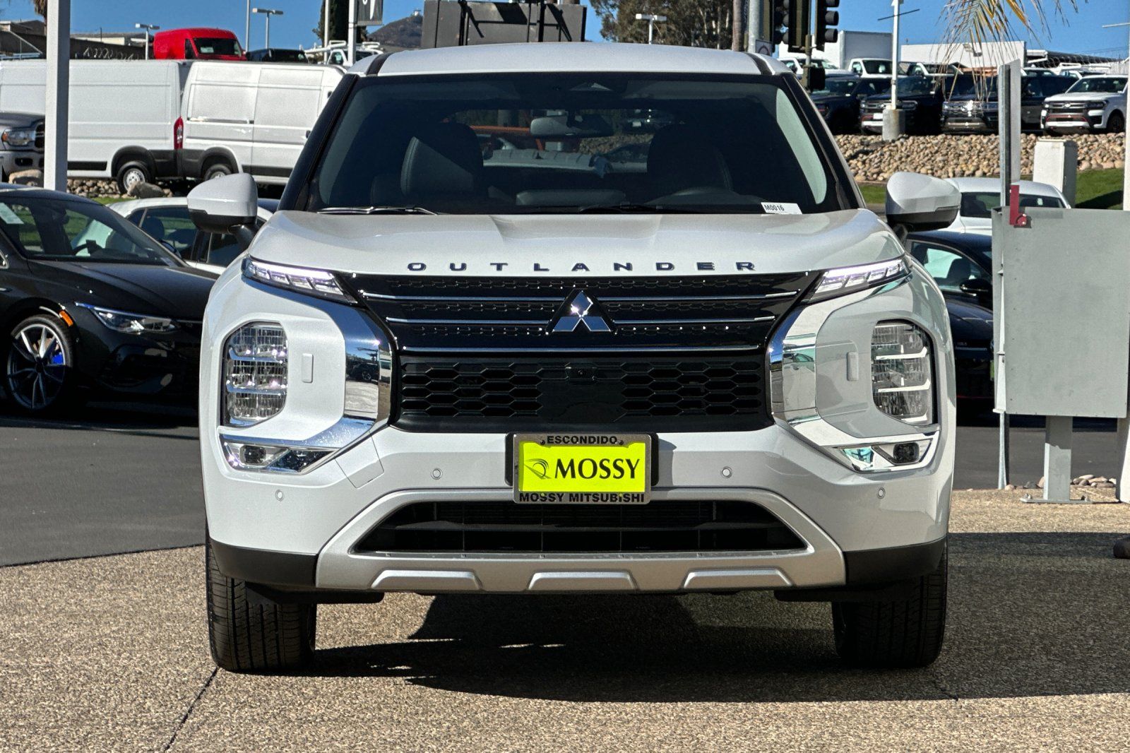 2025 Mitsubishi Outlander PHEV SE photo 8