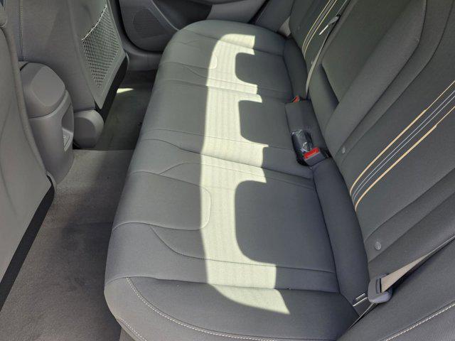 2025 Hyundai Elantra SEL Convenience photo 12
