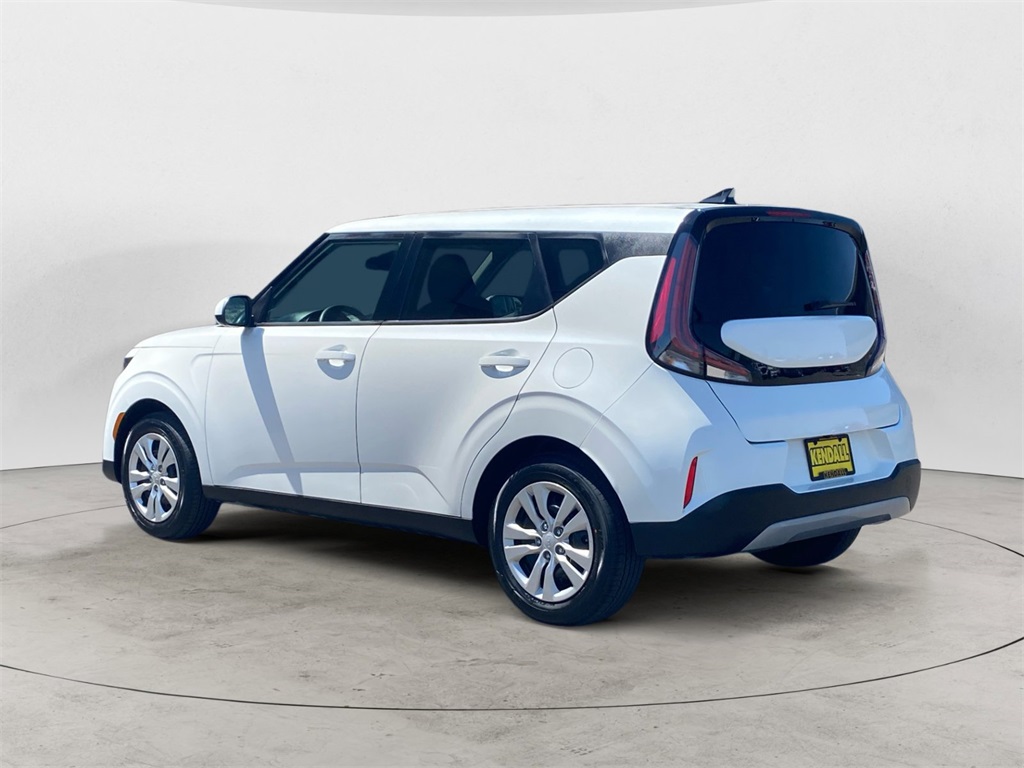 2023 Kia Soul LX photo 3