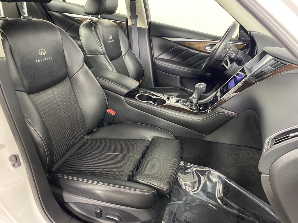 2014 Infiniti Q50 Hybrid Sport photo 28