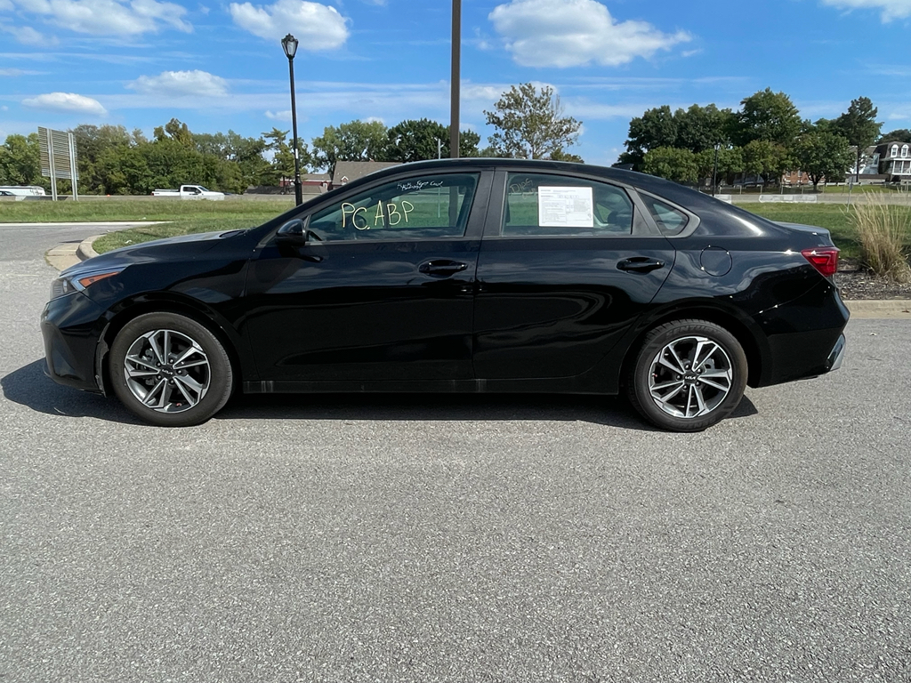2024 Kia Forte LXS photo 2
