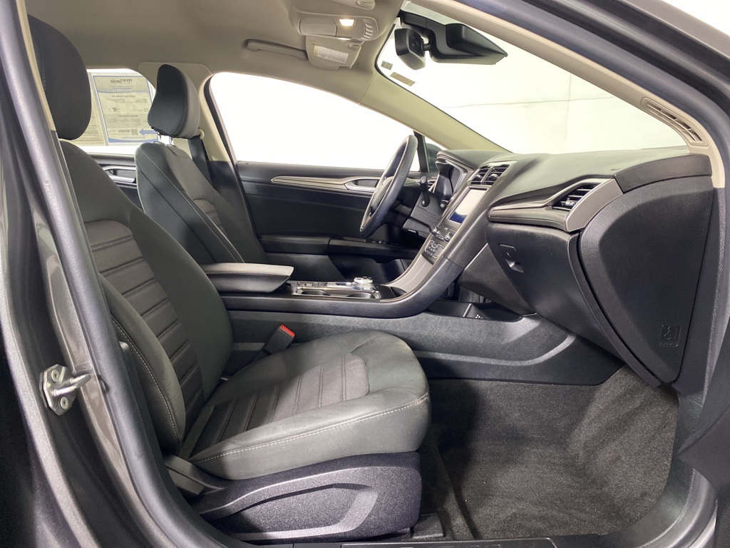 2020 Ford Fusion SE photo 15