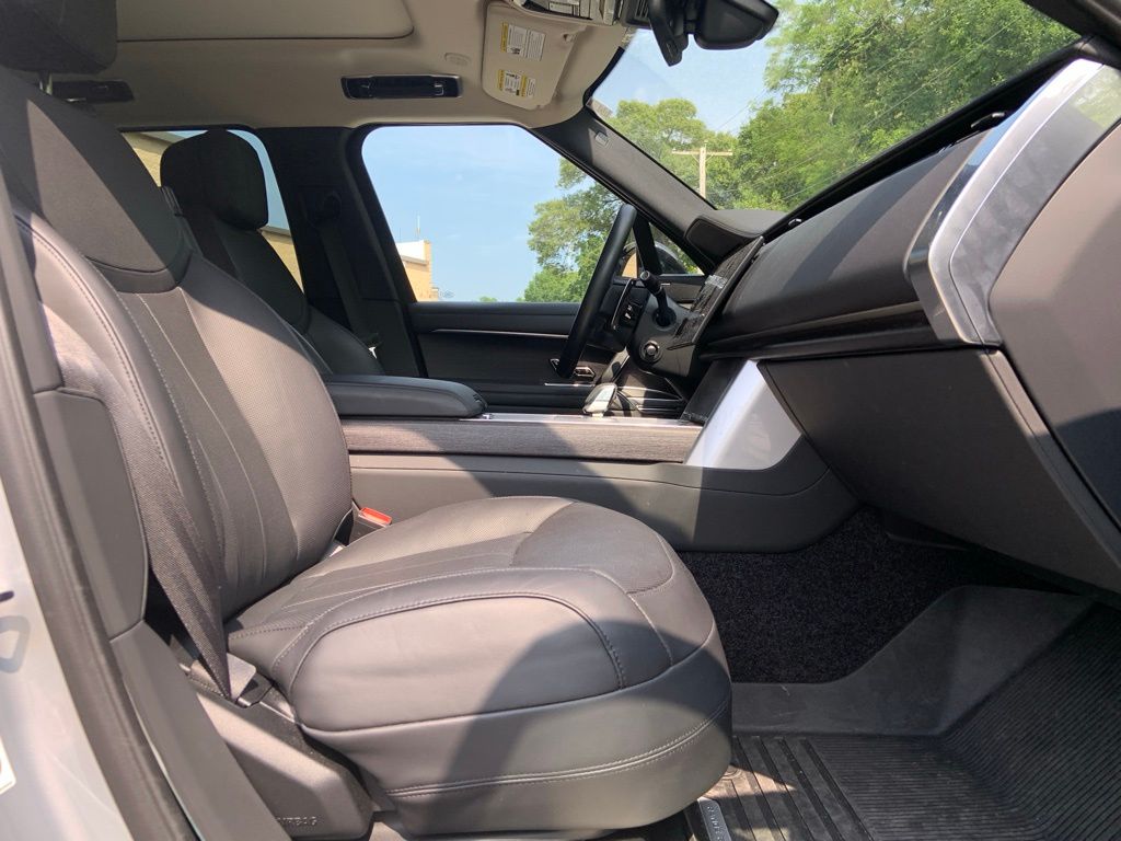 2024 Land Rover Range Rover SE photo 18