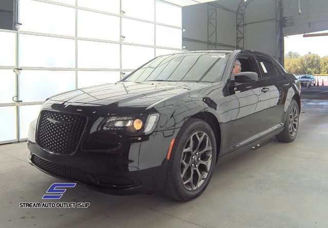 2021 Chrysler 300 Touring photo 3