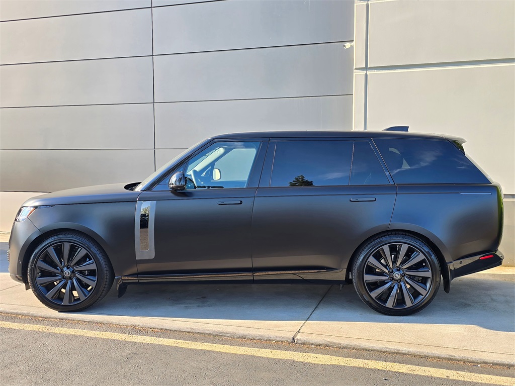2025 Land Rover Range Rover SV photo 4