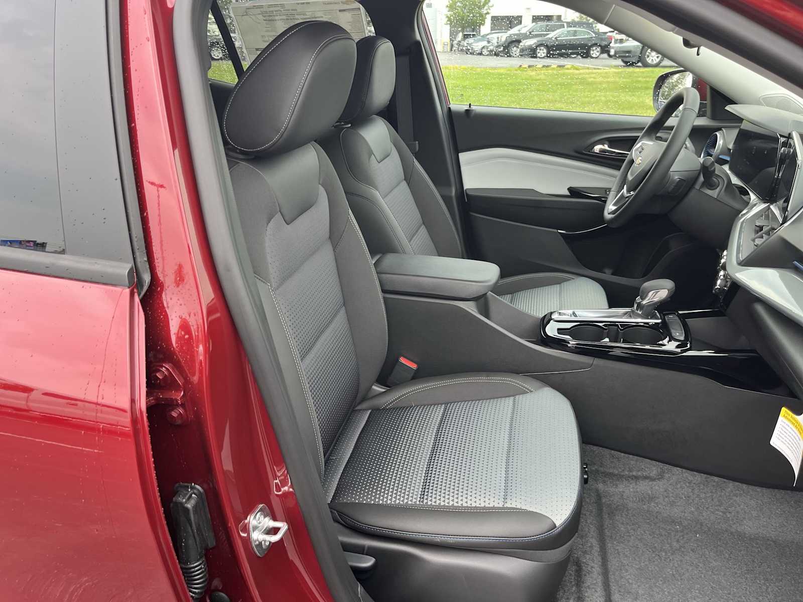 2025 Chevrolet Trax LT photo 23