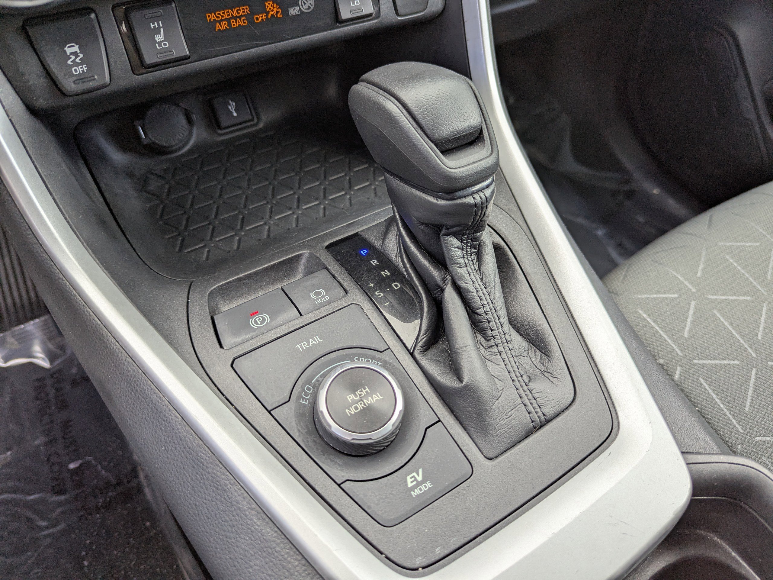 2021 Toyota RAV4 Hybrid XLE photo 18