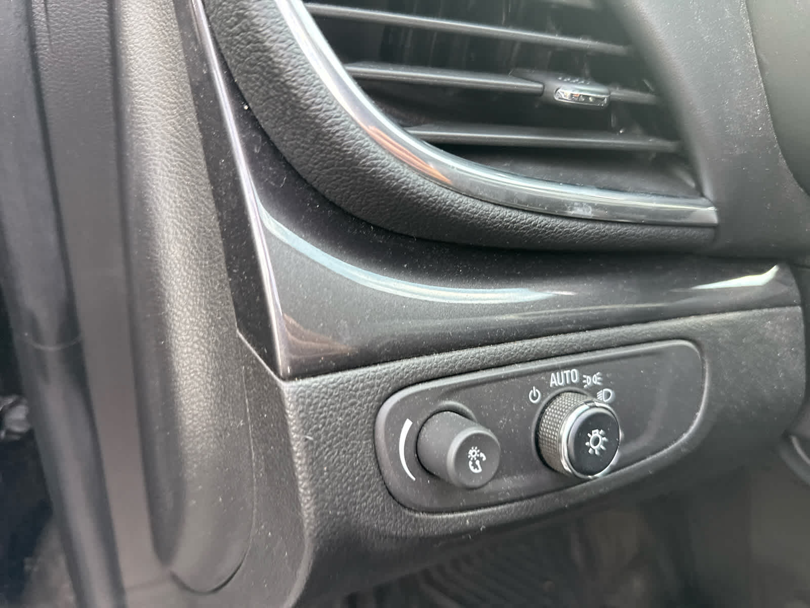 2022 Buick Encore Preferred photo 8