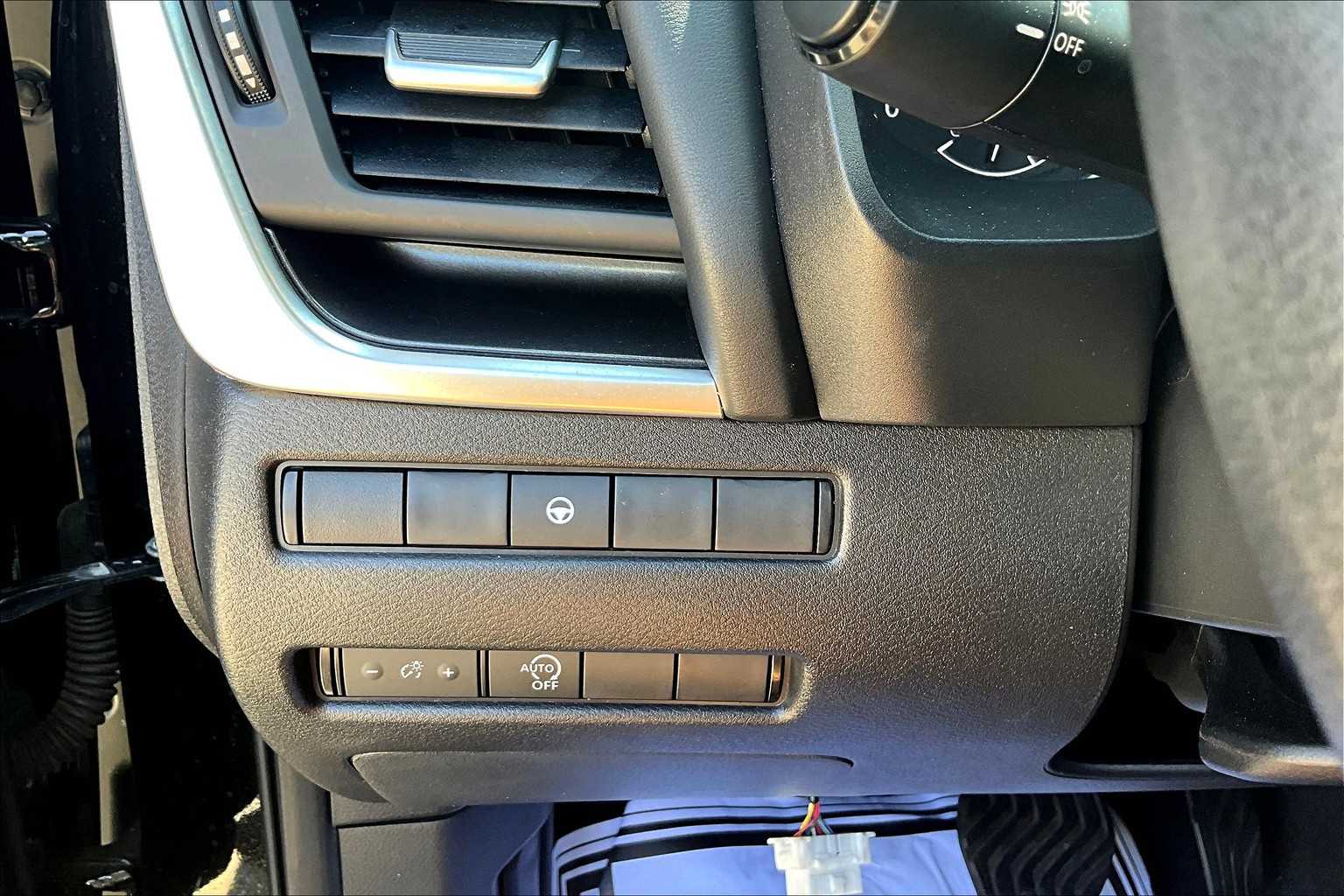 2023 Nissan Rogue SV photo 31