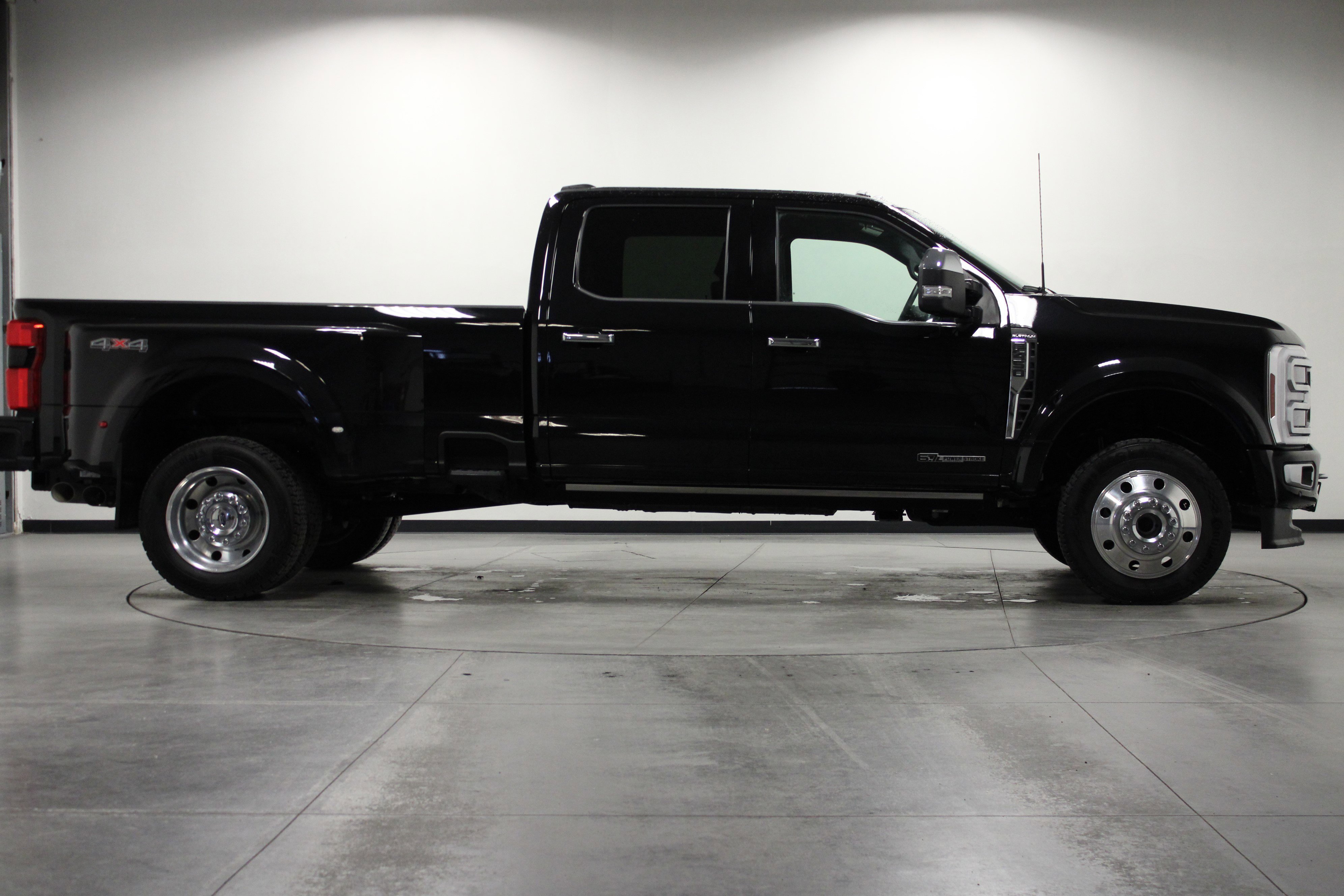 2024 Ford F-450 Platinum photo 2