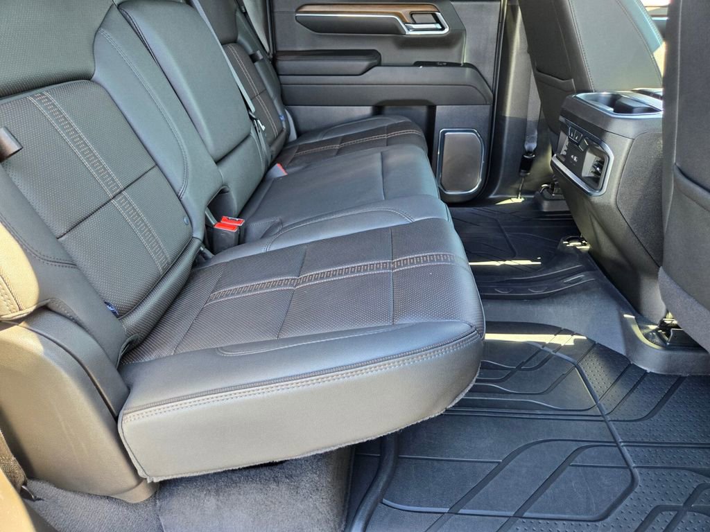 2024 Chevrolet Silverado 1500 High Country photo 15