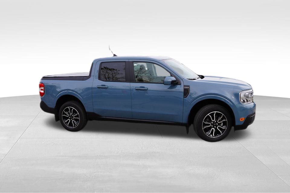 2023 Ford Maverick Lariat photo 2
