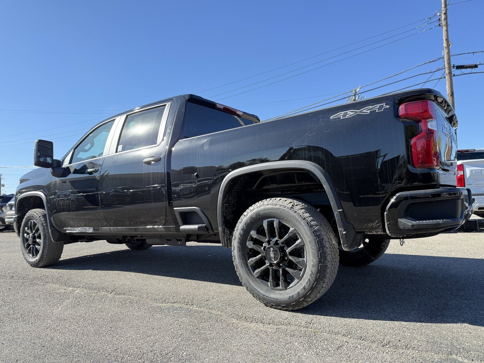 2026 Chevrolet Silverado 2500HD Custom photo 4