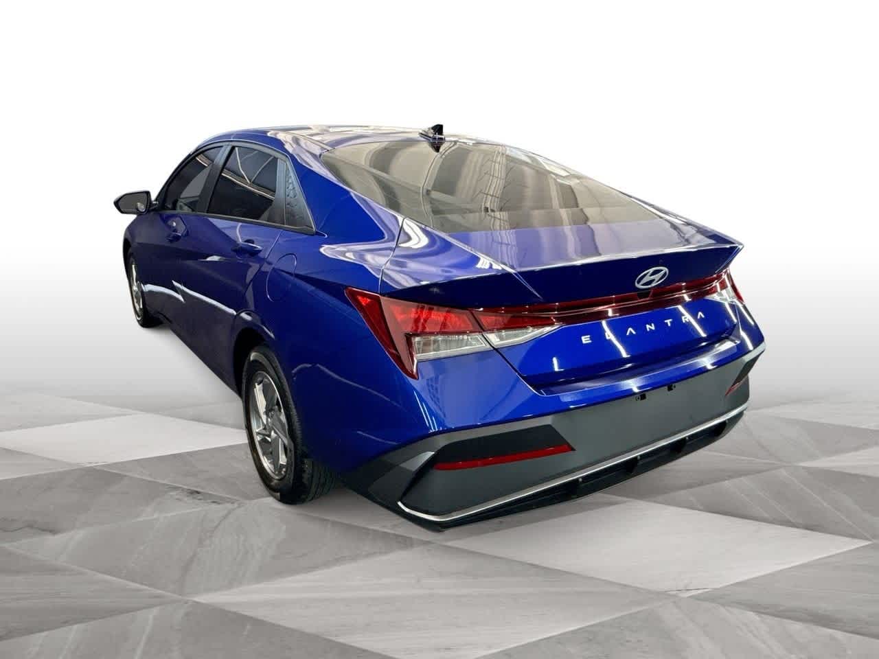 2024 Hyundai Elantra SE photo 5