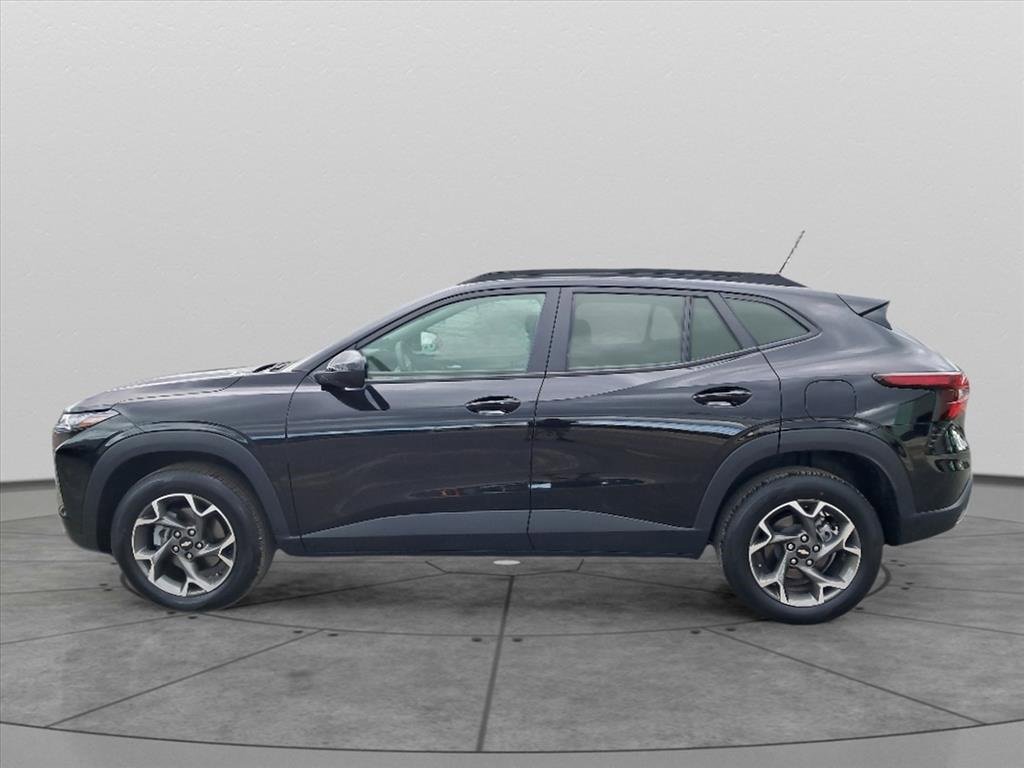 2024 Chevrolet Trax LT photo 3