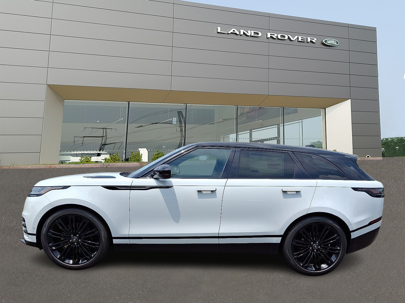 2026 Land Rover Range Rover Velar P250 Dynamic SE photo 2