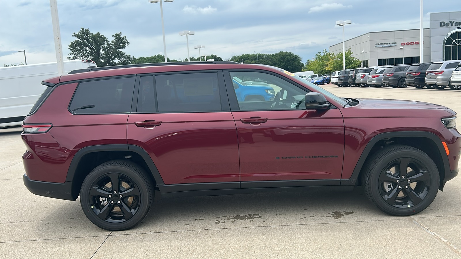 2025 Jeep Grand Cherokee Altitude X photo 2