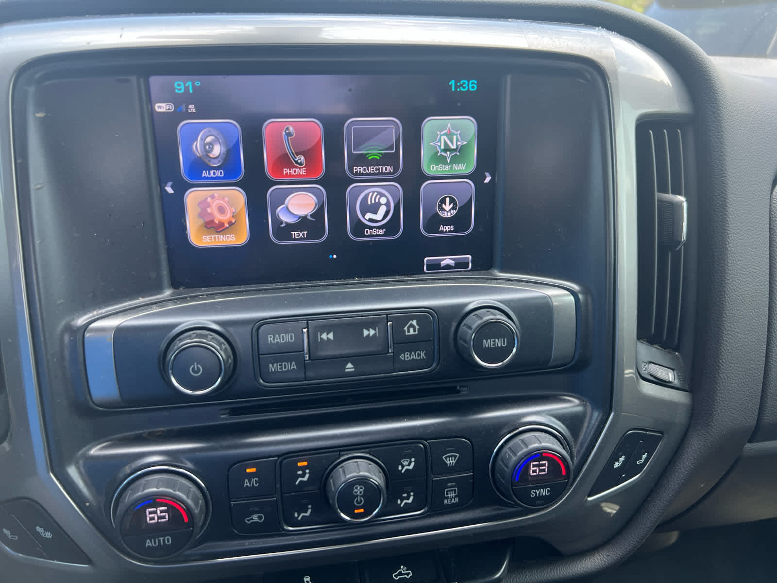 2018 Chevrolet Silverado LT photo 14