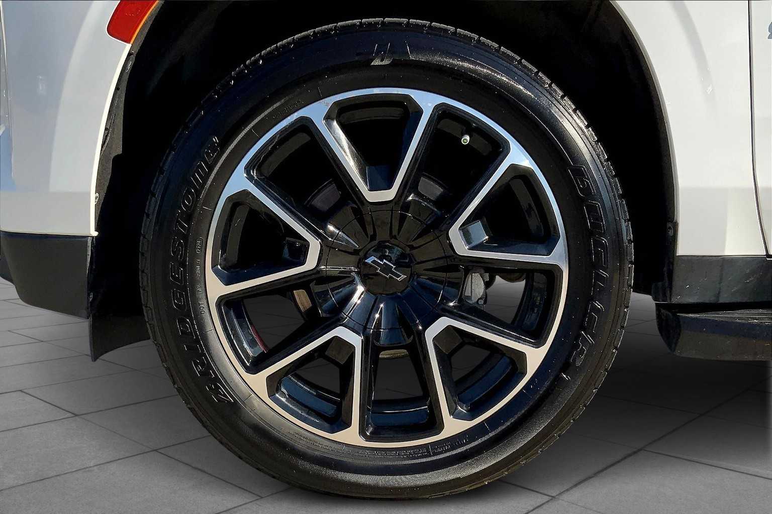2023 Chevrolet Suburban RST photo 10