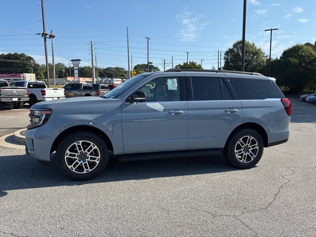 2025 Ford Expedition photo 4