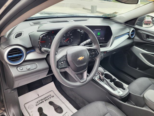 2025 Chevrolet Trax LS photo 8