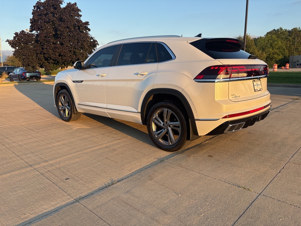 2024 Volkswagen Atlas Cross Sport SEL R-Line photo 3