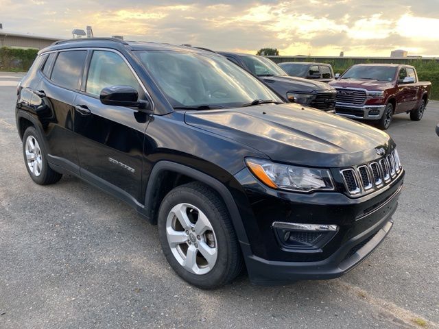 2018 Jeep Compass Latitude photo 2
