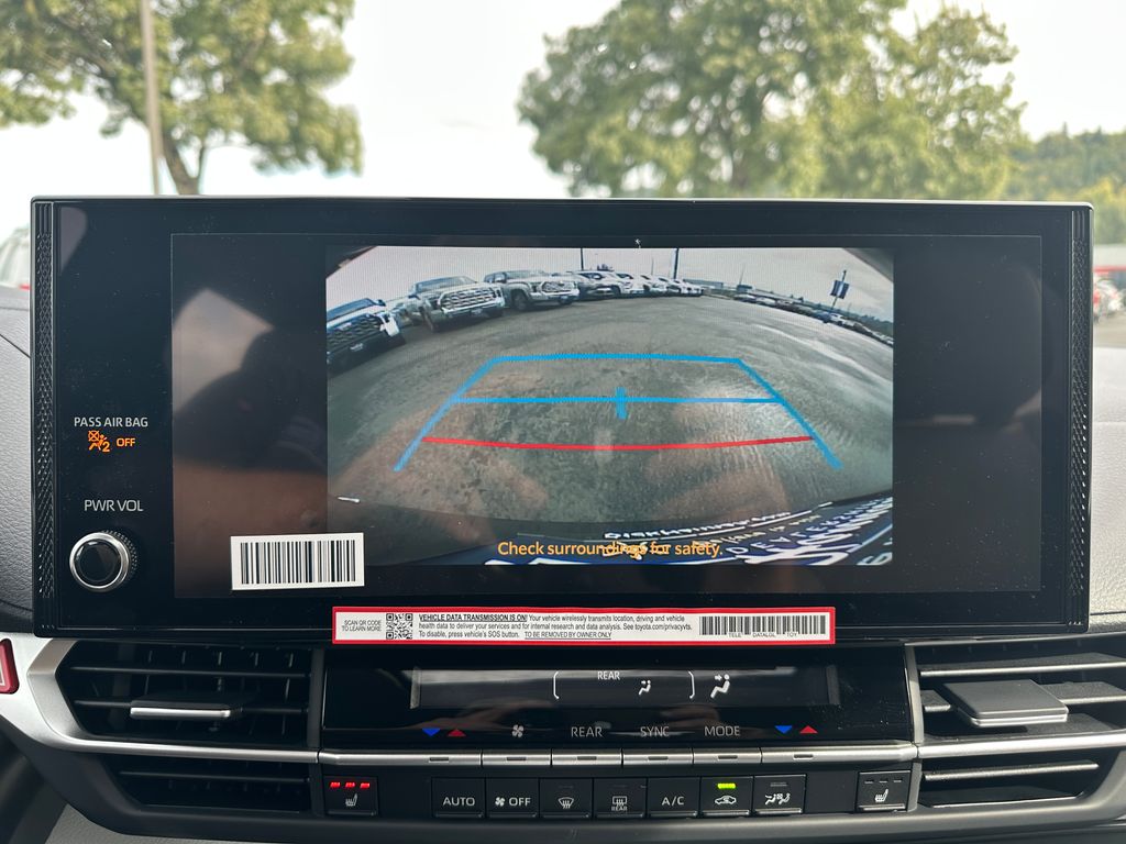 2025 Toyota Sienna XLE photo 18