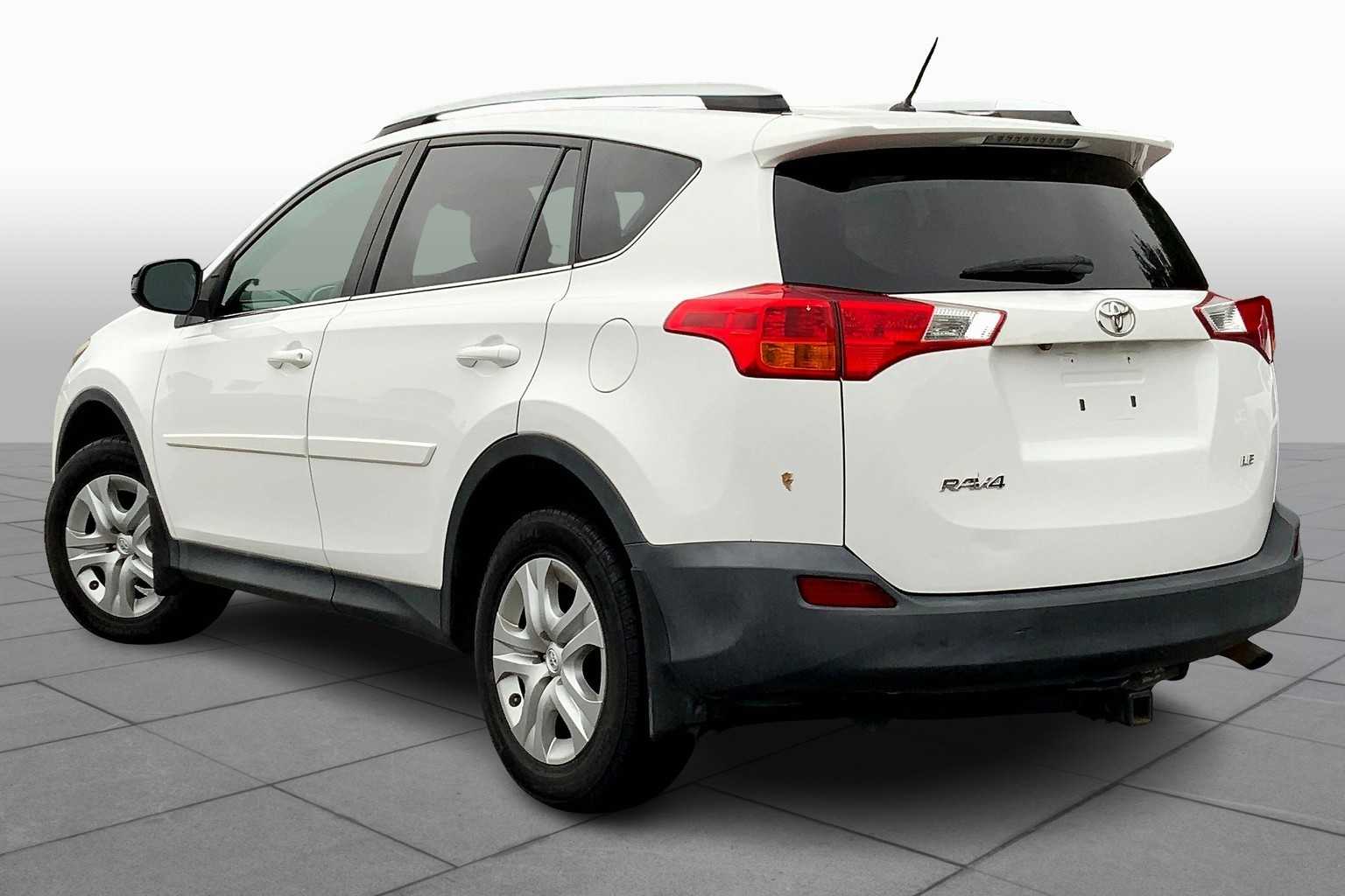 2015 Toyota RAV4 LE photo 11