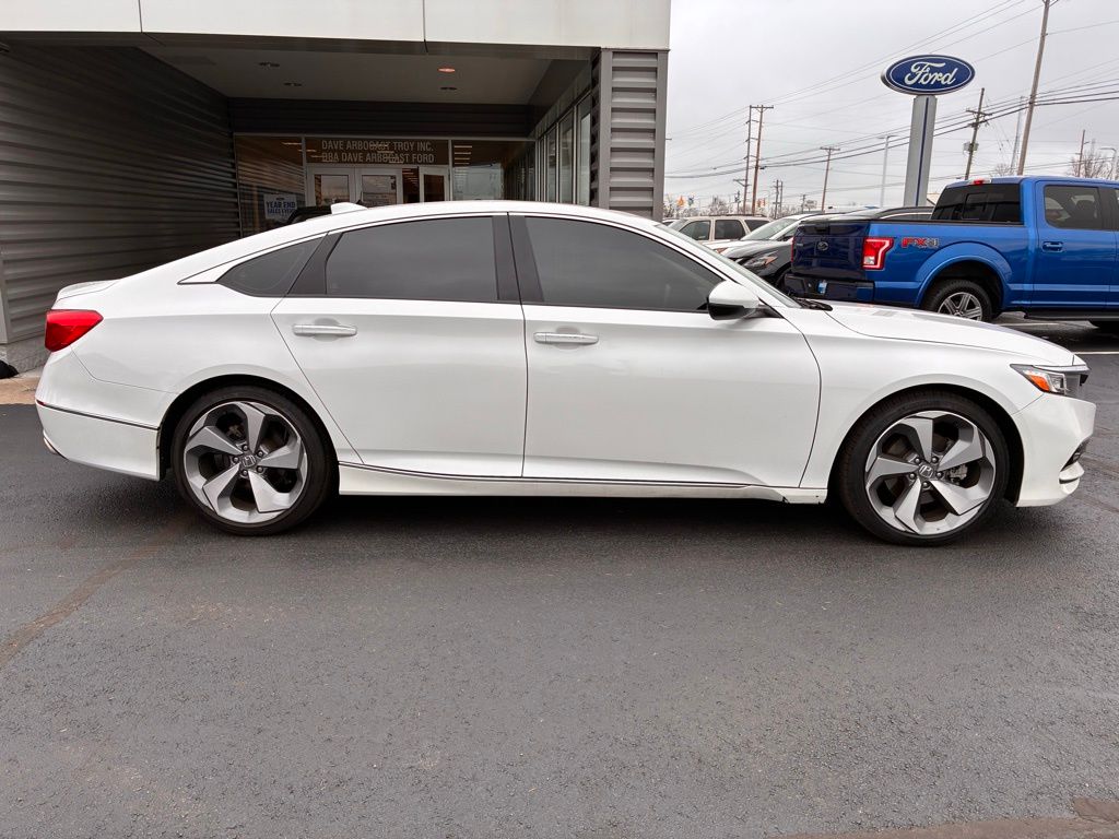2020 Honda Accord Touring 2.0T photo 2