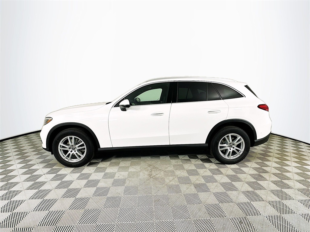 2026 Mercedes Benz GLC 300 4MATIC photo 4