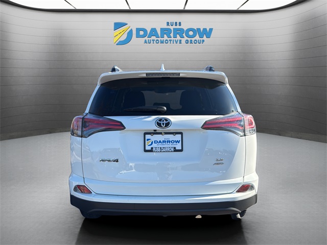 2017 Toyota RAV4 LE photo 4