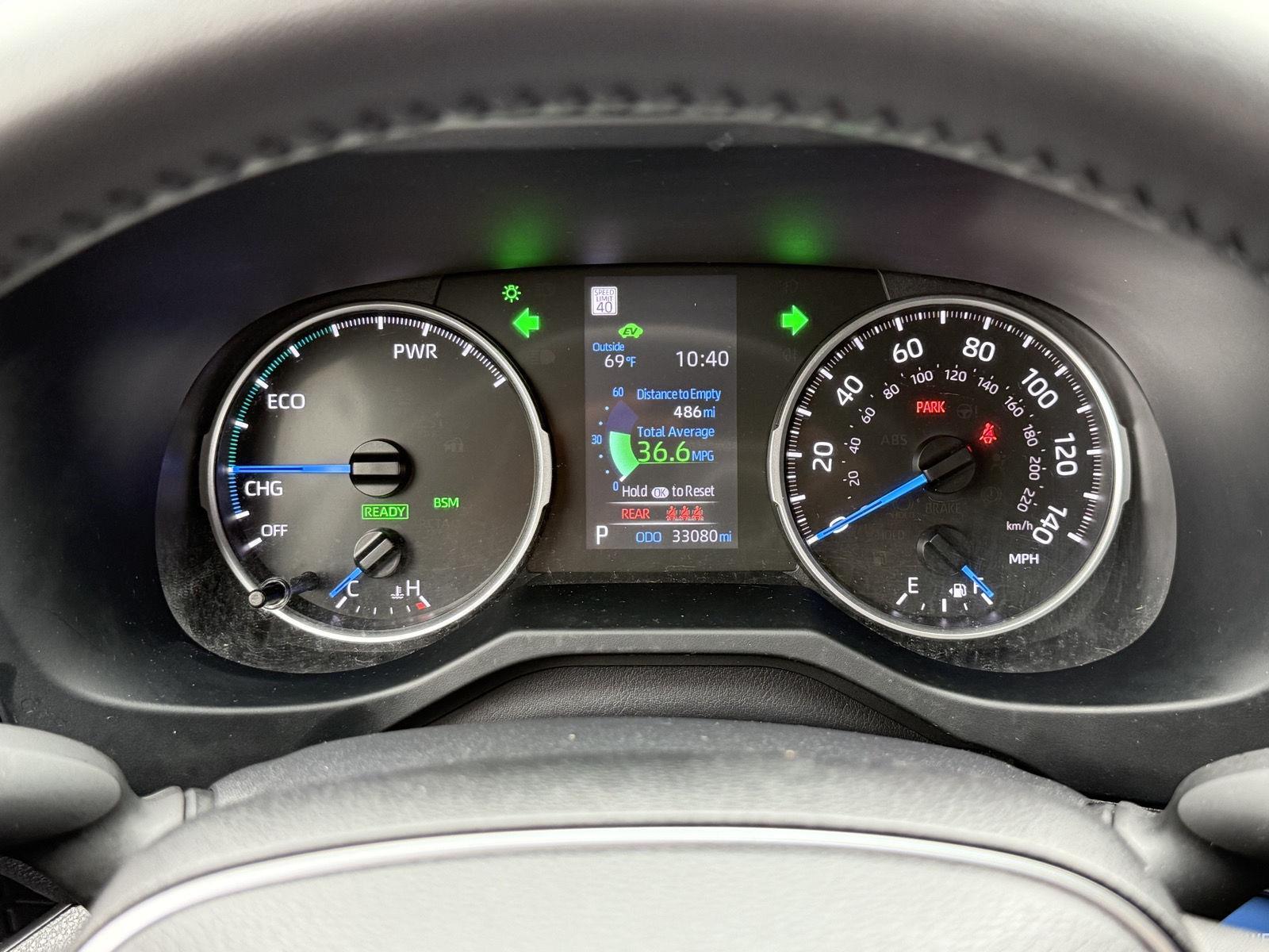 2022 Toyota RAV4 Hybrid SE photo 23