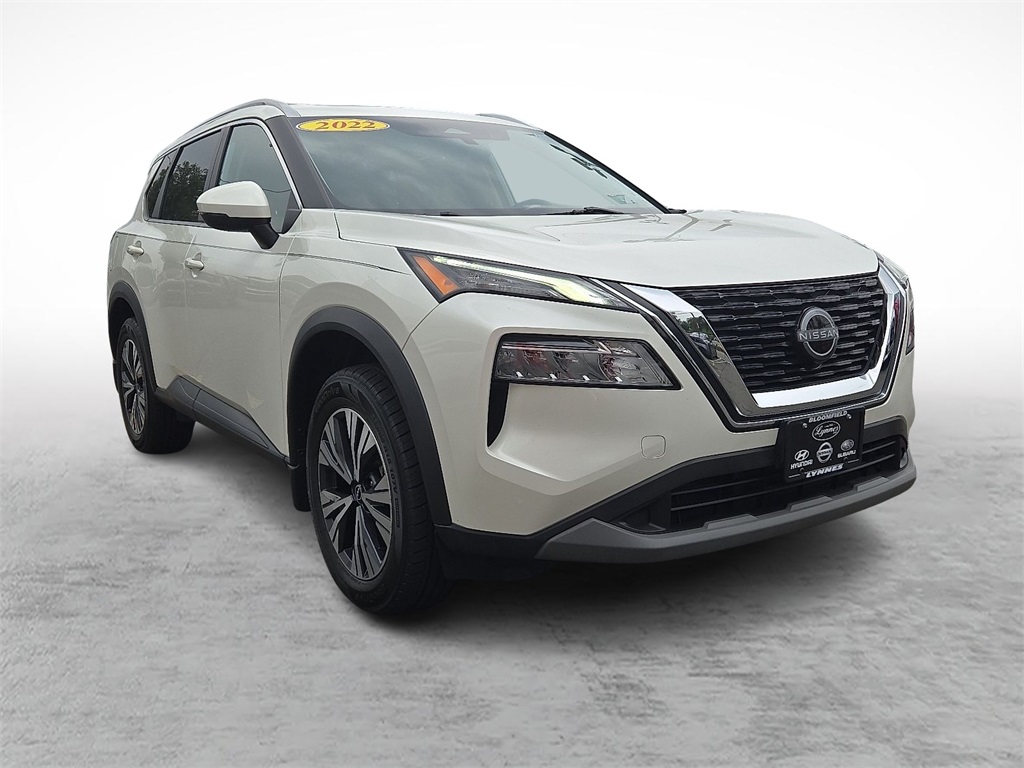 2022 Nissan Rogue SV photo 2