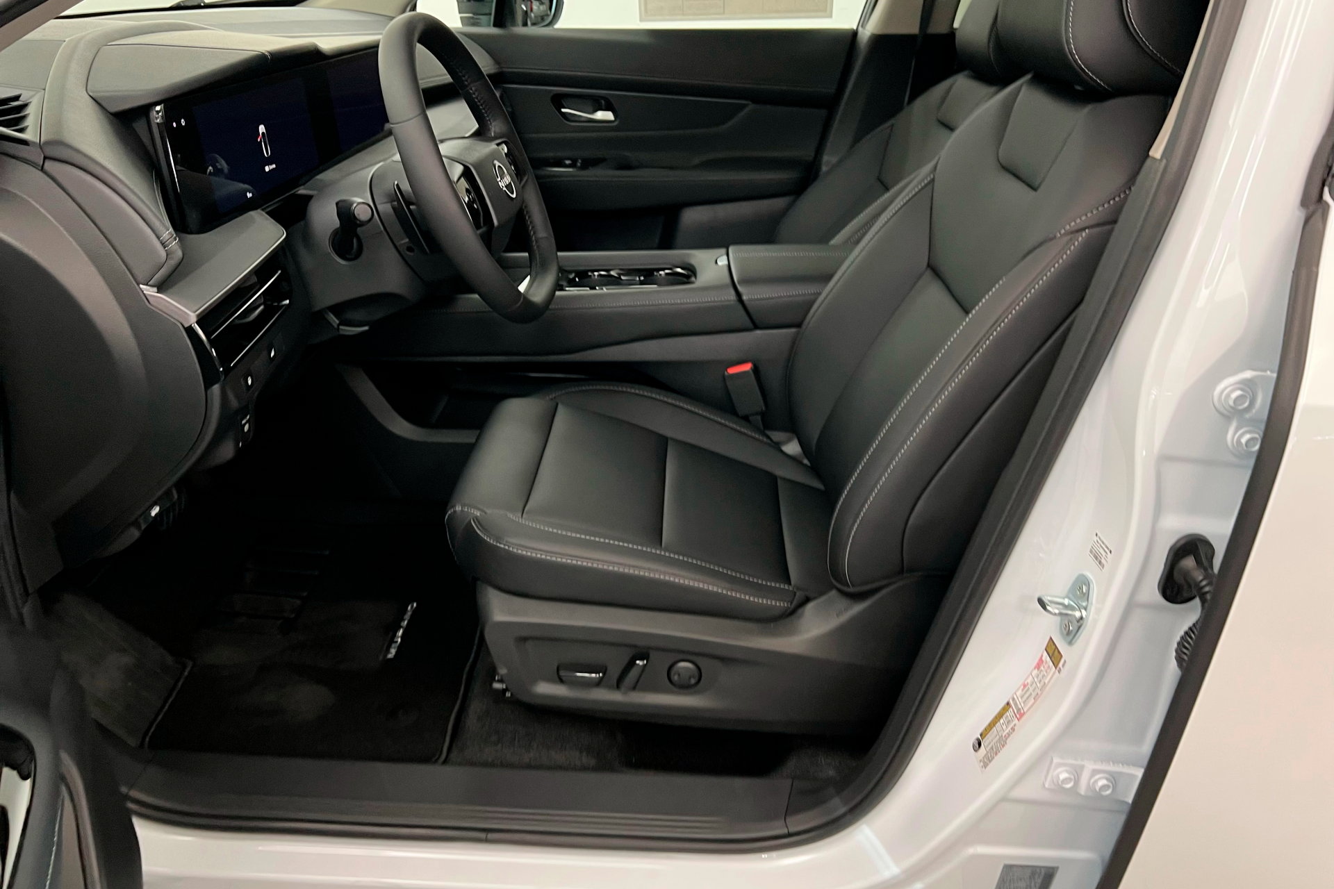 2025 Nissan Murano SV photo 17