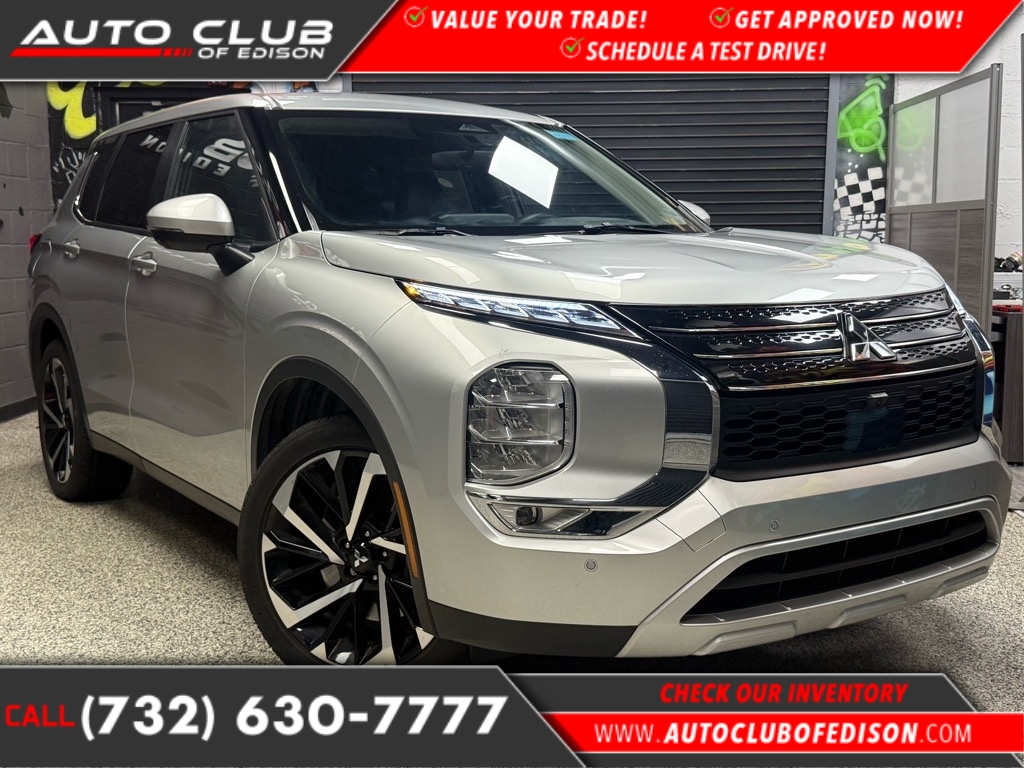 2024 Mitsubishi Outlander SE's photo