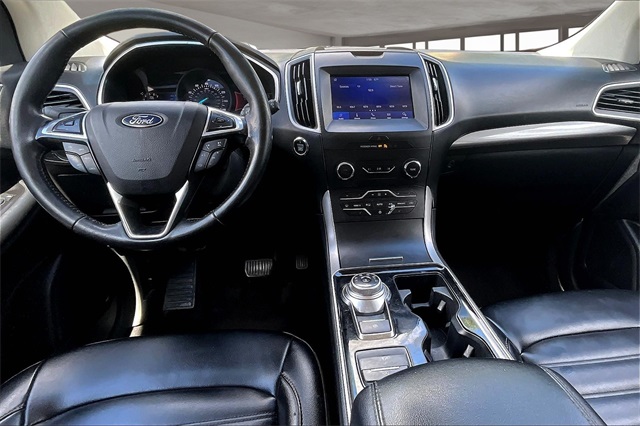 2020 Ford Edge SEL photo 16
