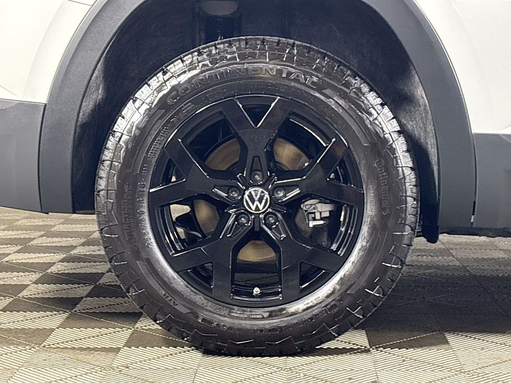 2024 Volkswagen Atlas Peak Edition SE Technology photo 23