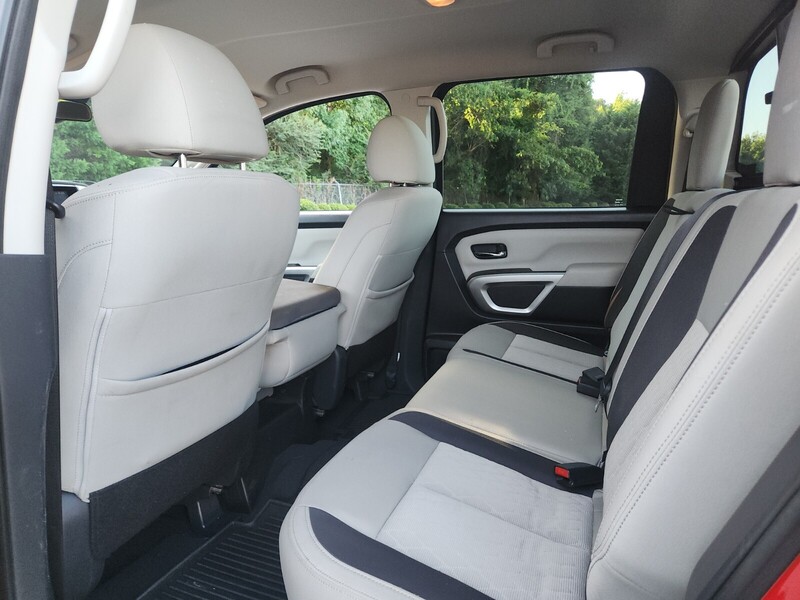 2021 Nissan Titan SV photo 12