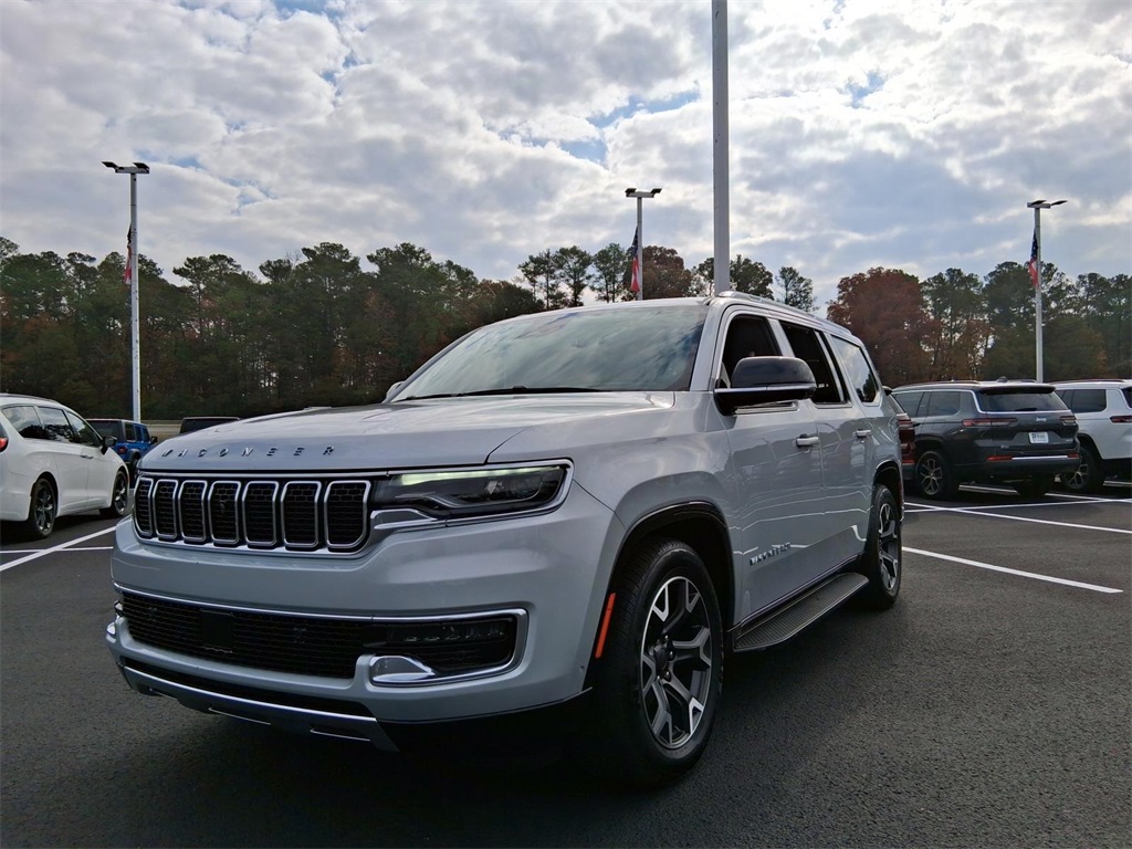 2023 Jeep Grand Wagoneer III photo 3