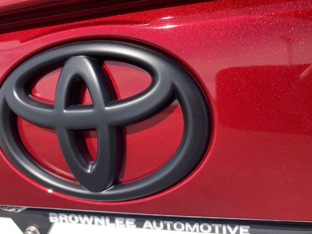2025 Toyota RAV4 XLE photo 35
