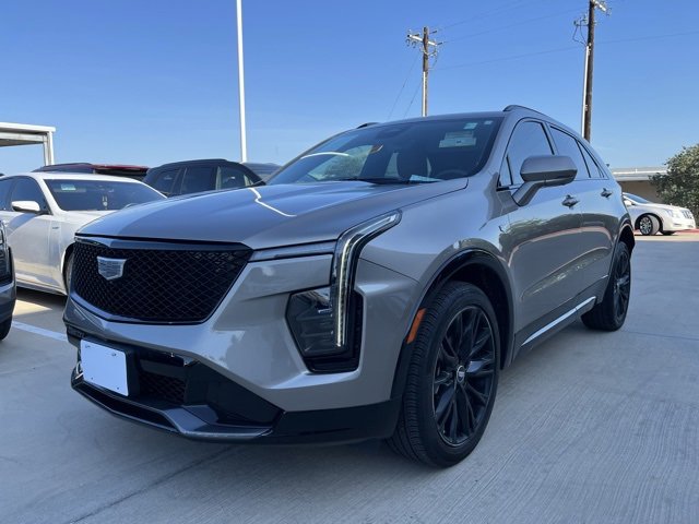 2025 Cadillac XT4 Sport photo 3