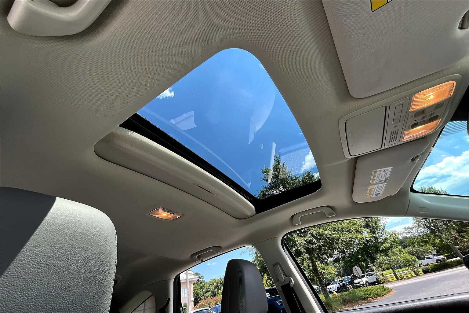 2015 Honda CR-V Touring photo 12