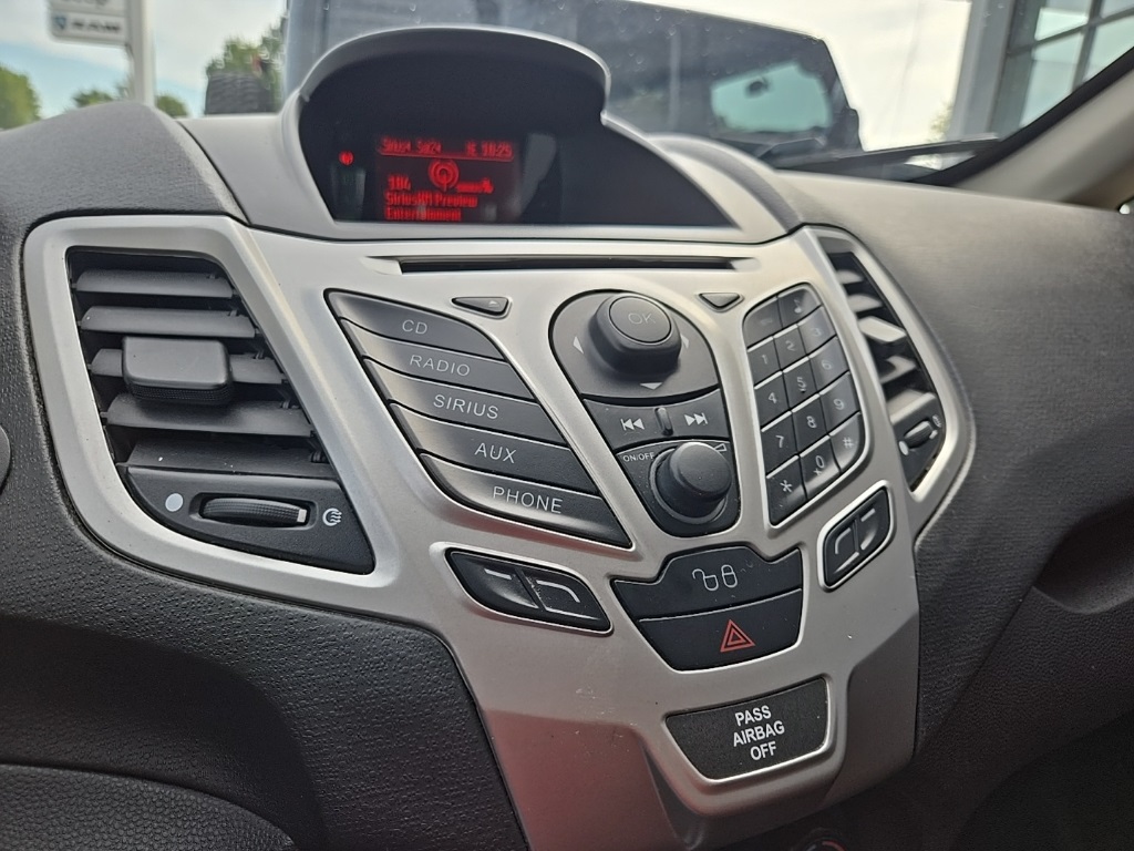 2011 Ford Fiesta SES photo 42