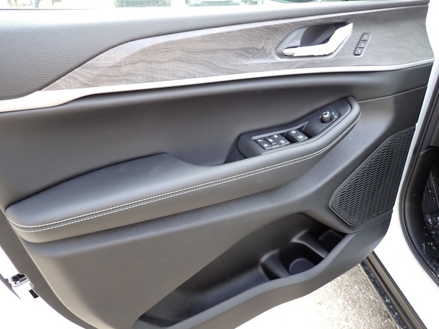 2025 Jeep Grand Cherokee Limited photo 12
