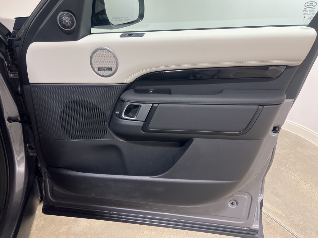 2025 Land Rover Discovery S photo 22