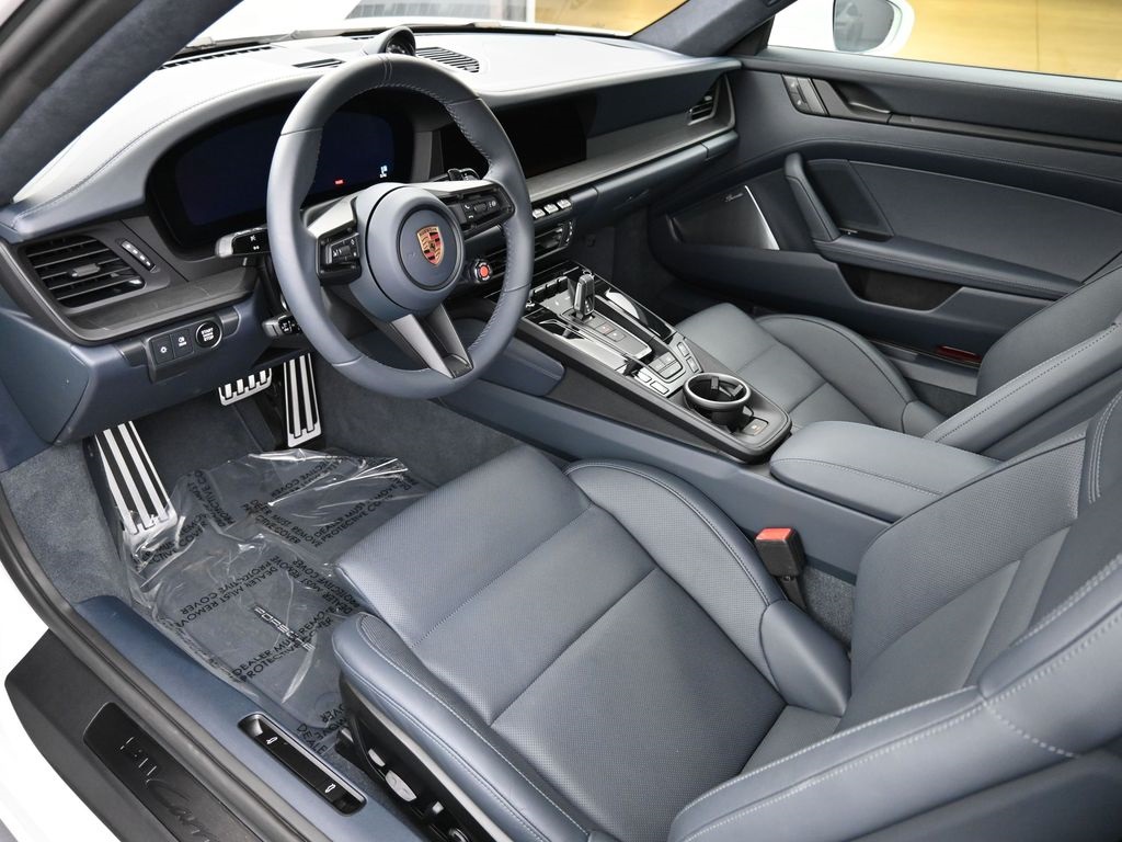 2025 Porsche 911 GTS photo 3