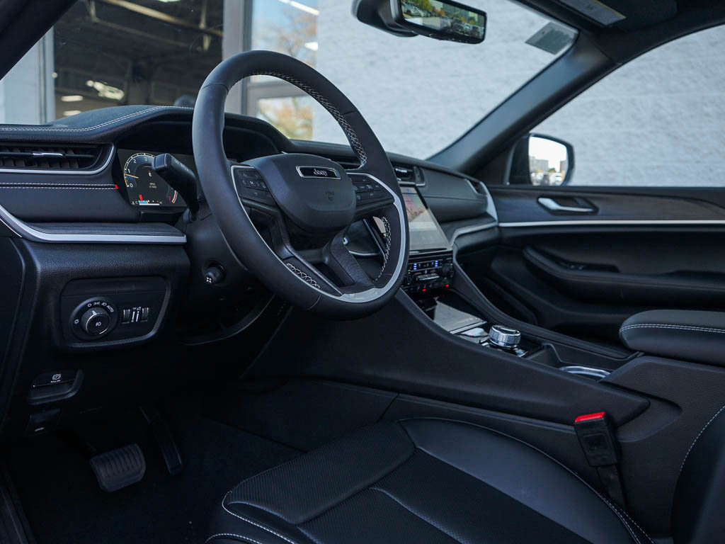 2025 Jeep Grand Cherokee Limited photo 13