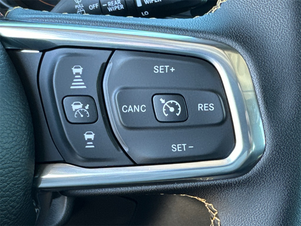 2025 Jeep Wrangler Sahara photo 31